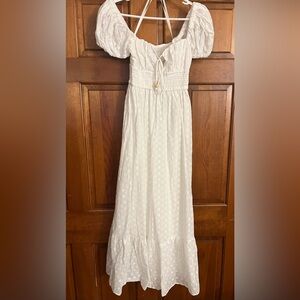 Indikah XS Flowy White Maxi Dress. Lightweight, Chic, Never Worn (Selfie Leslie)